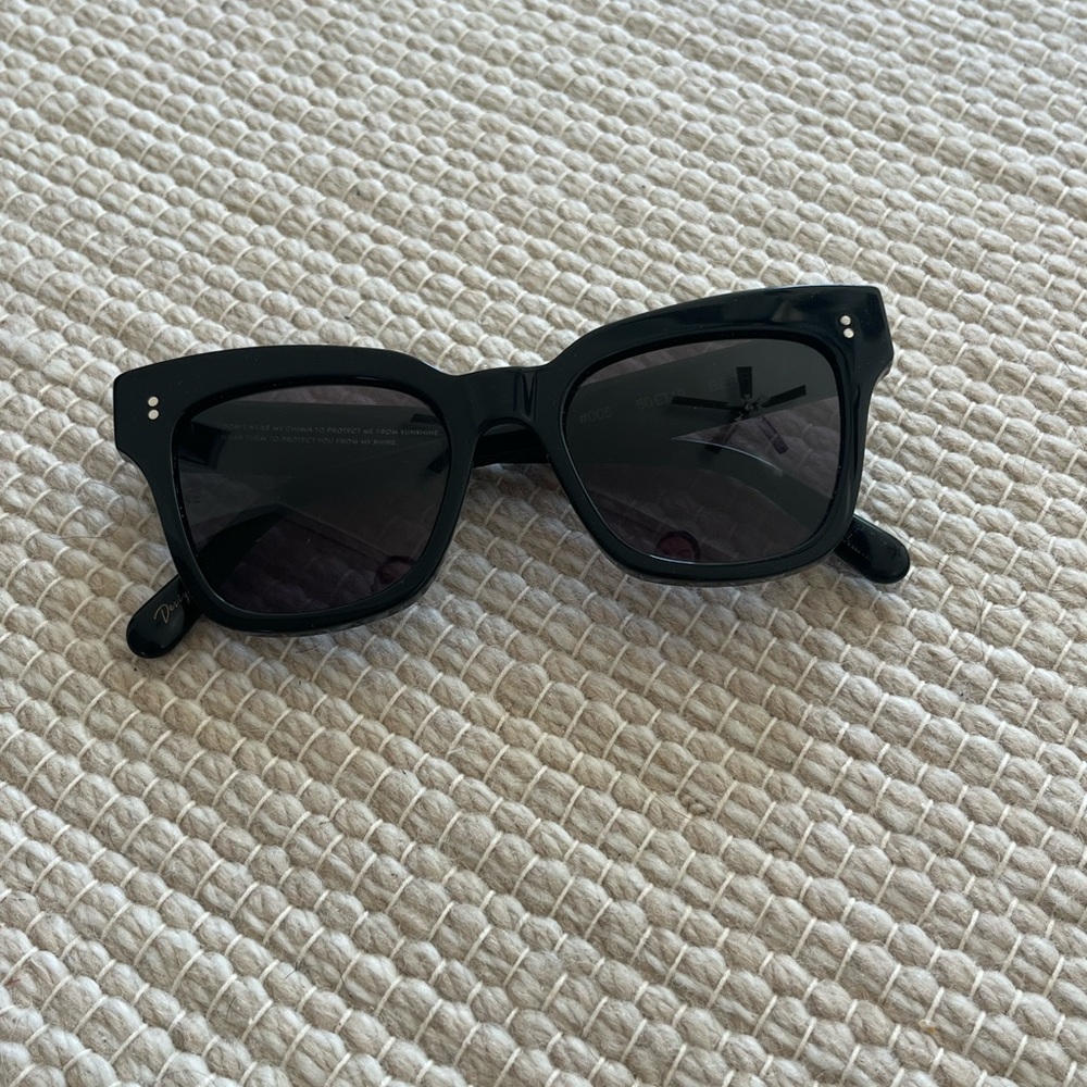 Chimi Sunglasses | Berry in Black